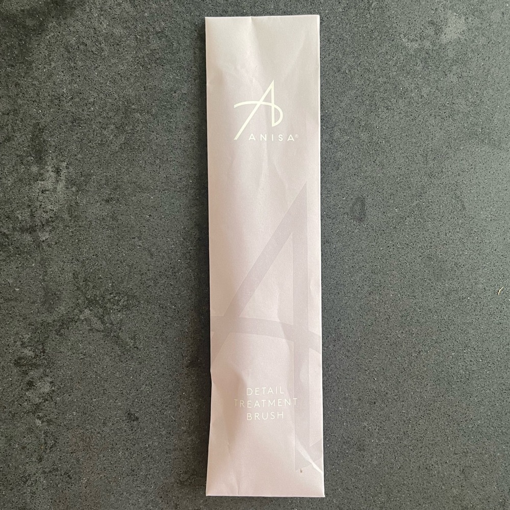New and Sealed Anisa Detail Treatment Brush